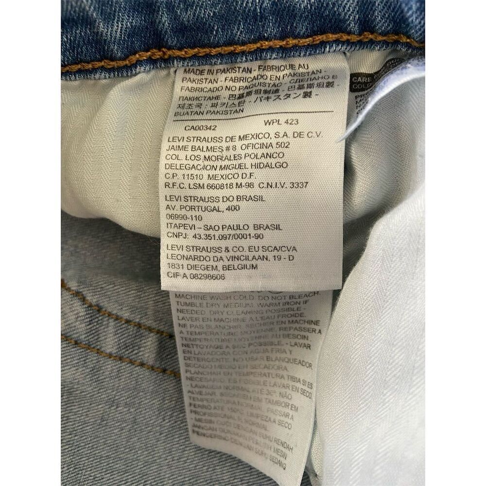 Levi's Women's Boyfriend Jeans Size 31 Light Blue Ripped Relaxed Fit - Picture 3 of 5